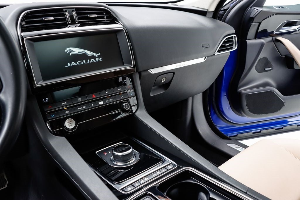 2019 Jaguar F-PACE 25t Premium